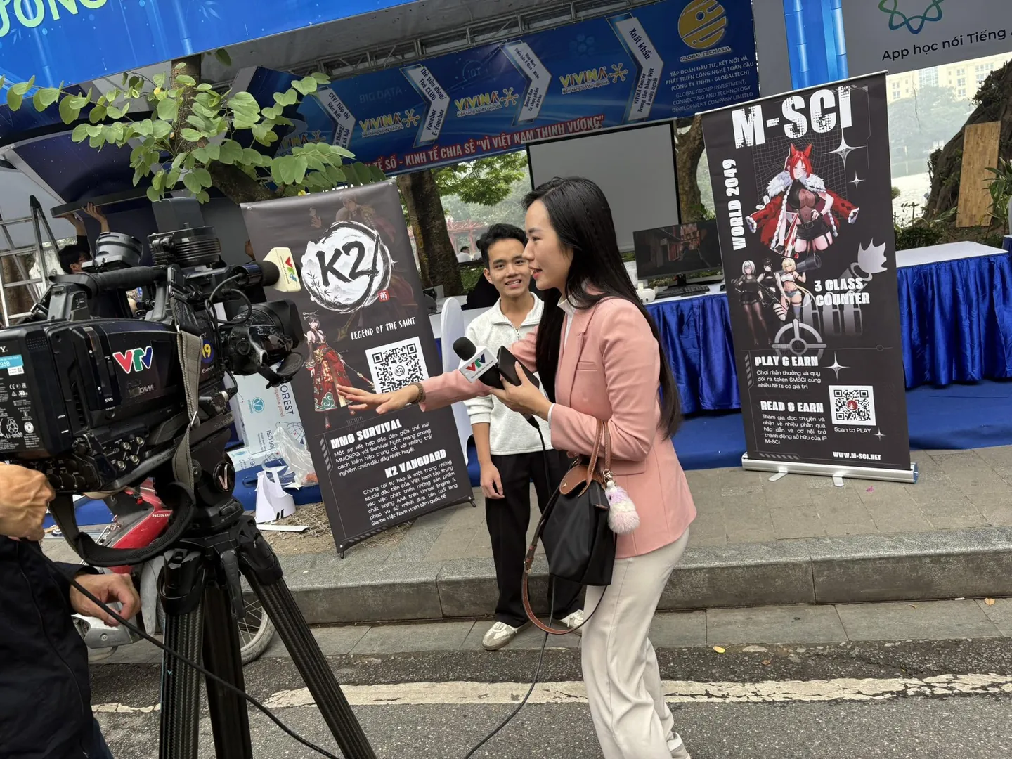 VTV quay tư liệu tại gian hàng M-SCI